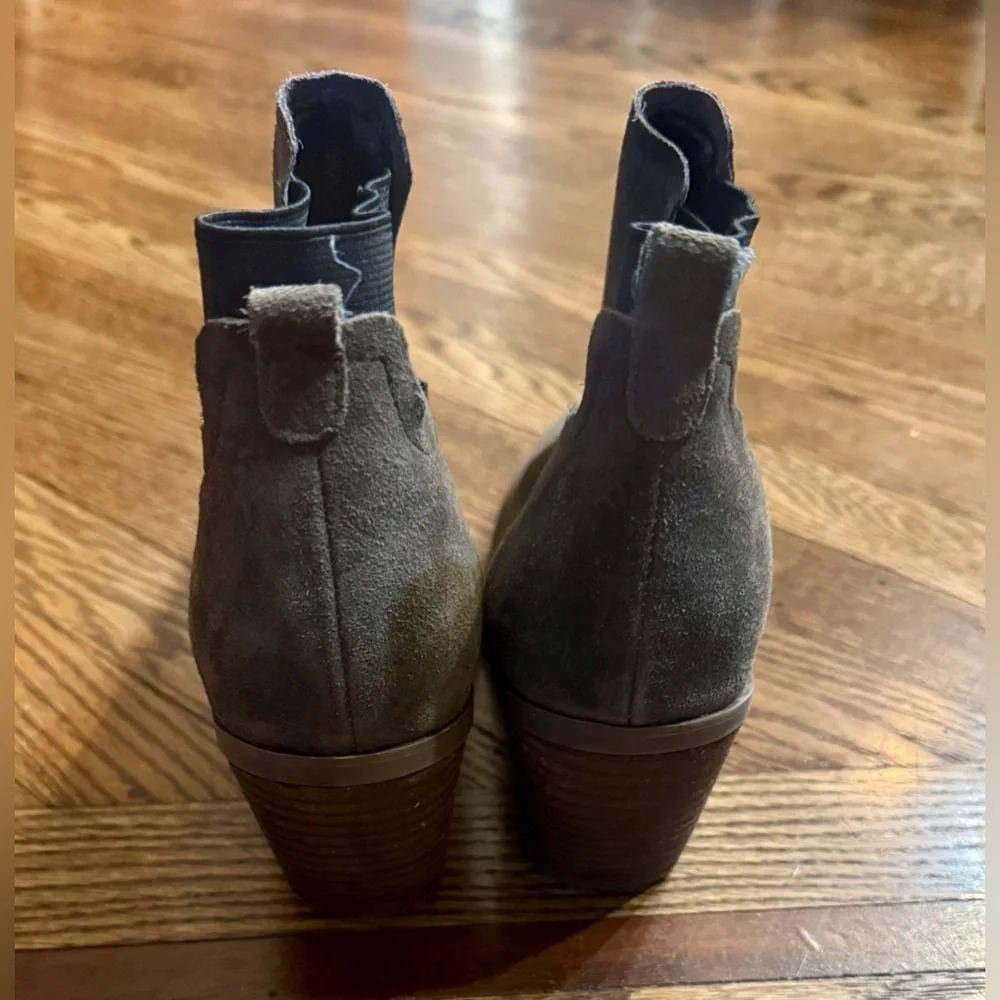 Guess‎ Suede Ankle Booties - 6.5